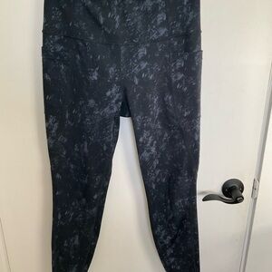 Löle black and grey patterned leggings, size medium